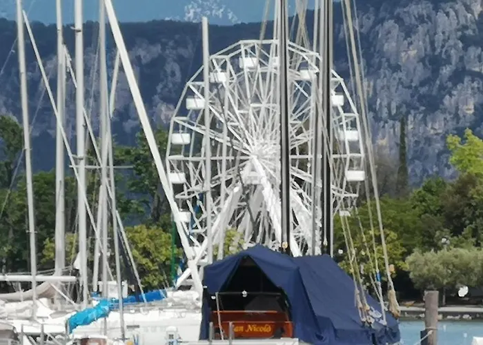 לינה וארוחת בוקר Alessio 4*