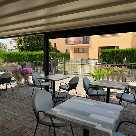 Couette-café Alessio 4*